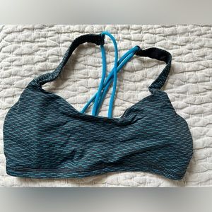 lululemon Energy Bra Medium Support B-D cup size 6 blue black striped